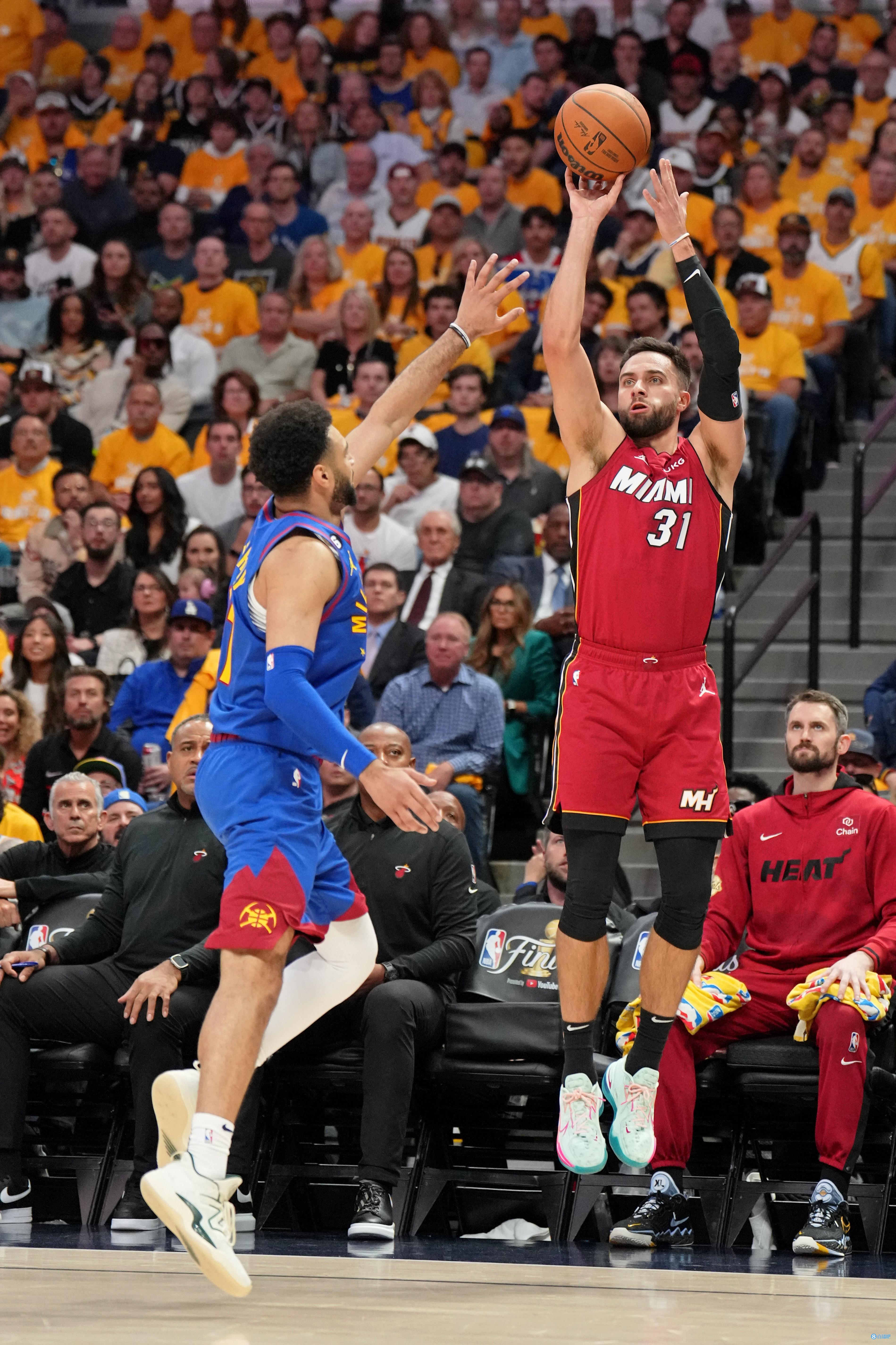 再以边后卫 再以边后卫